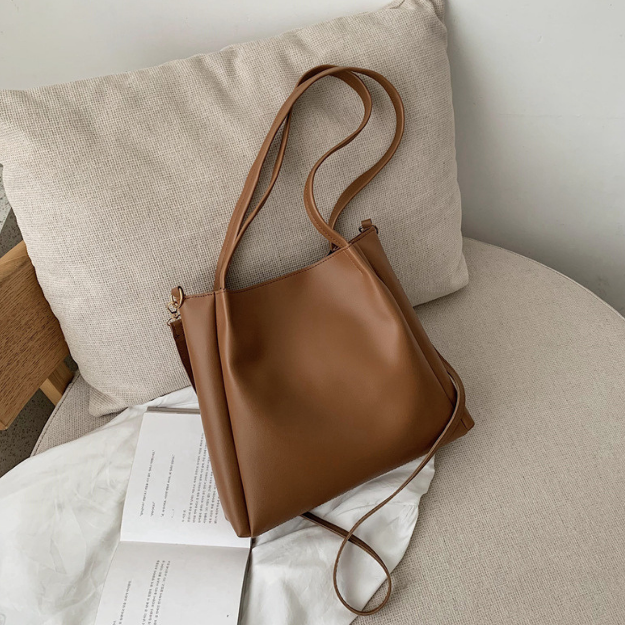 CLASSIC FAUX LEATHER SHOULDER BAG