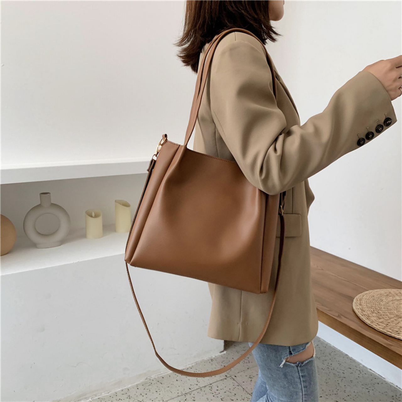 CLASSIC FAUX LEATHER SHOULDER BAG